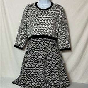 Sandra Darren Women’s Large Petite Black White Diamond Pattern Sweater Dress